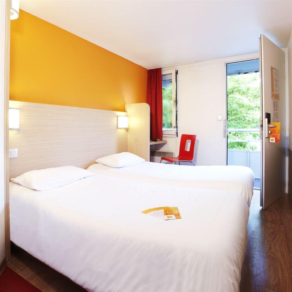 Premiere Classe Valenciennes Ouest Petite Foret Екстериор снимка