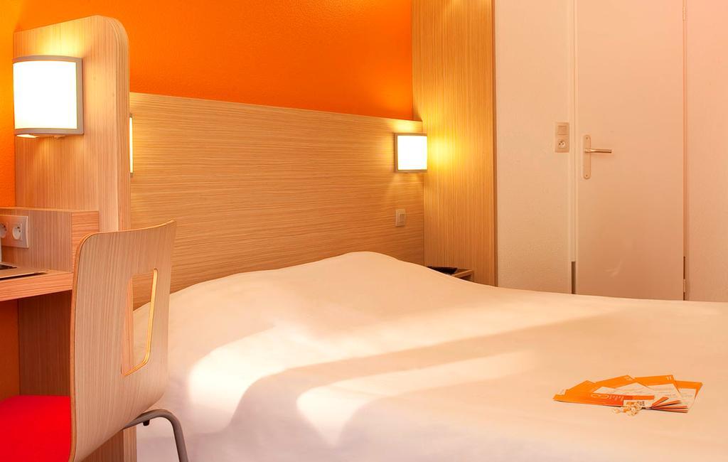 Premiere Classe Valenciennes Ouest Petite Foret Екстериор снимка