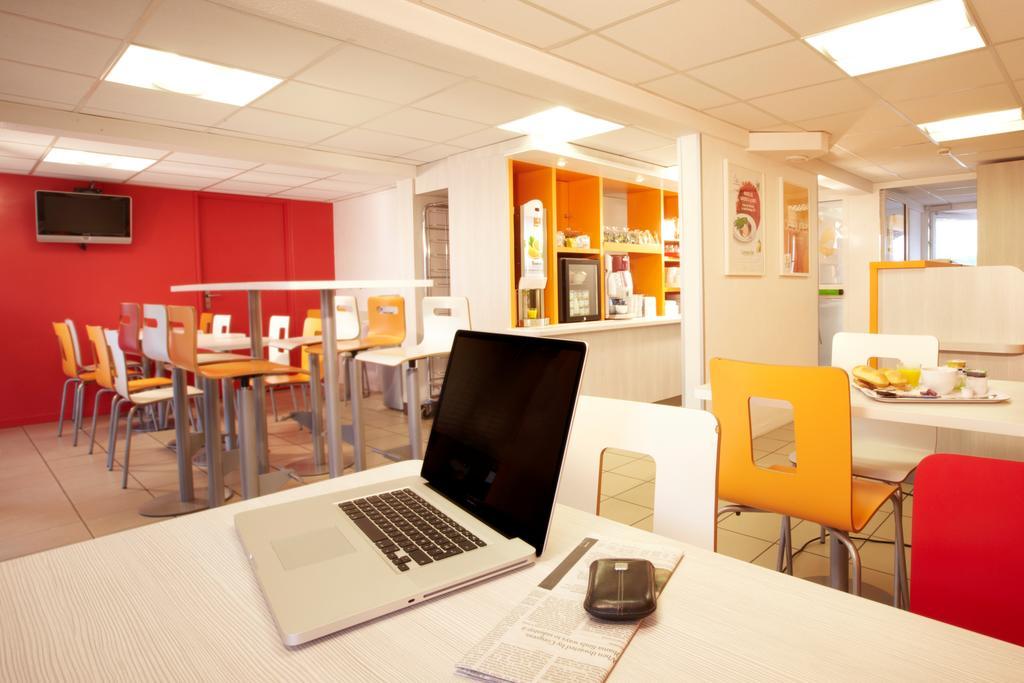 Premiere Classe Valenciennes Ouest Petite Foret Екстериор снимка