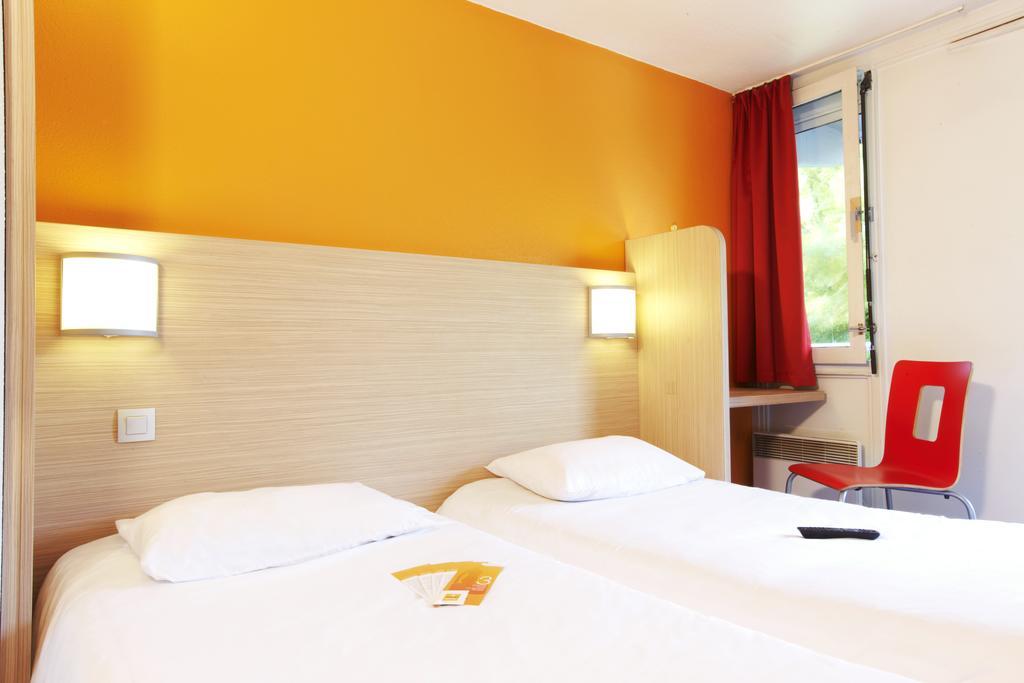 Premiere Classe Valenciennes Ouest Petite Foret Екстериор снимка