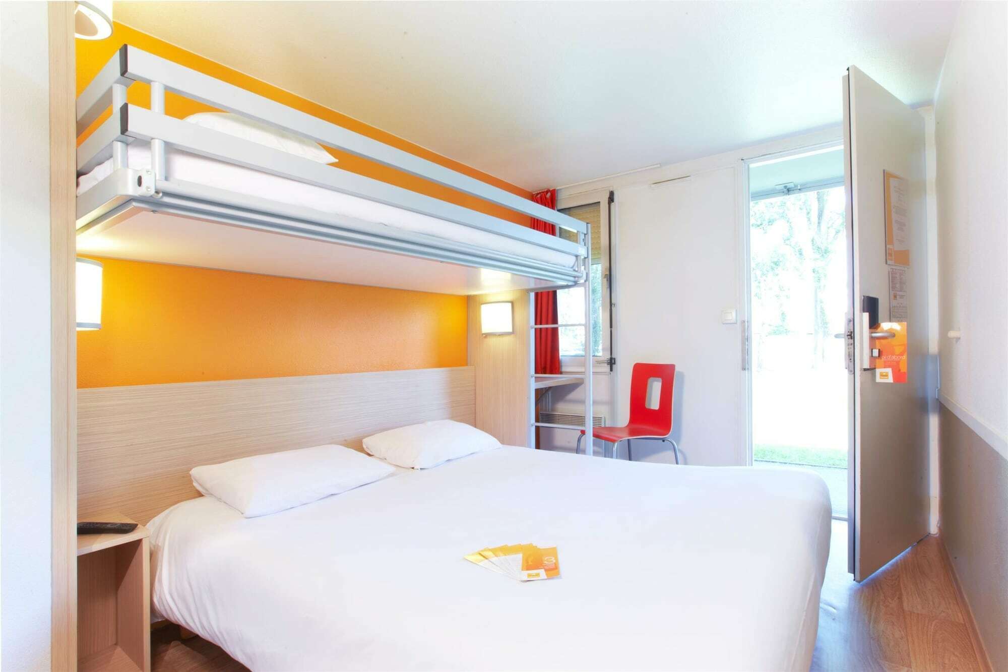 Premiere Classe Valenciennes Ouest Petite Foret Екстериор снимка