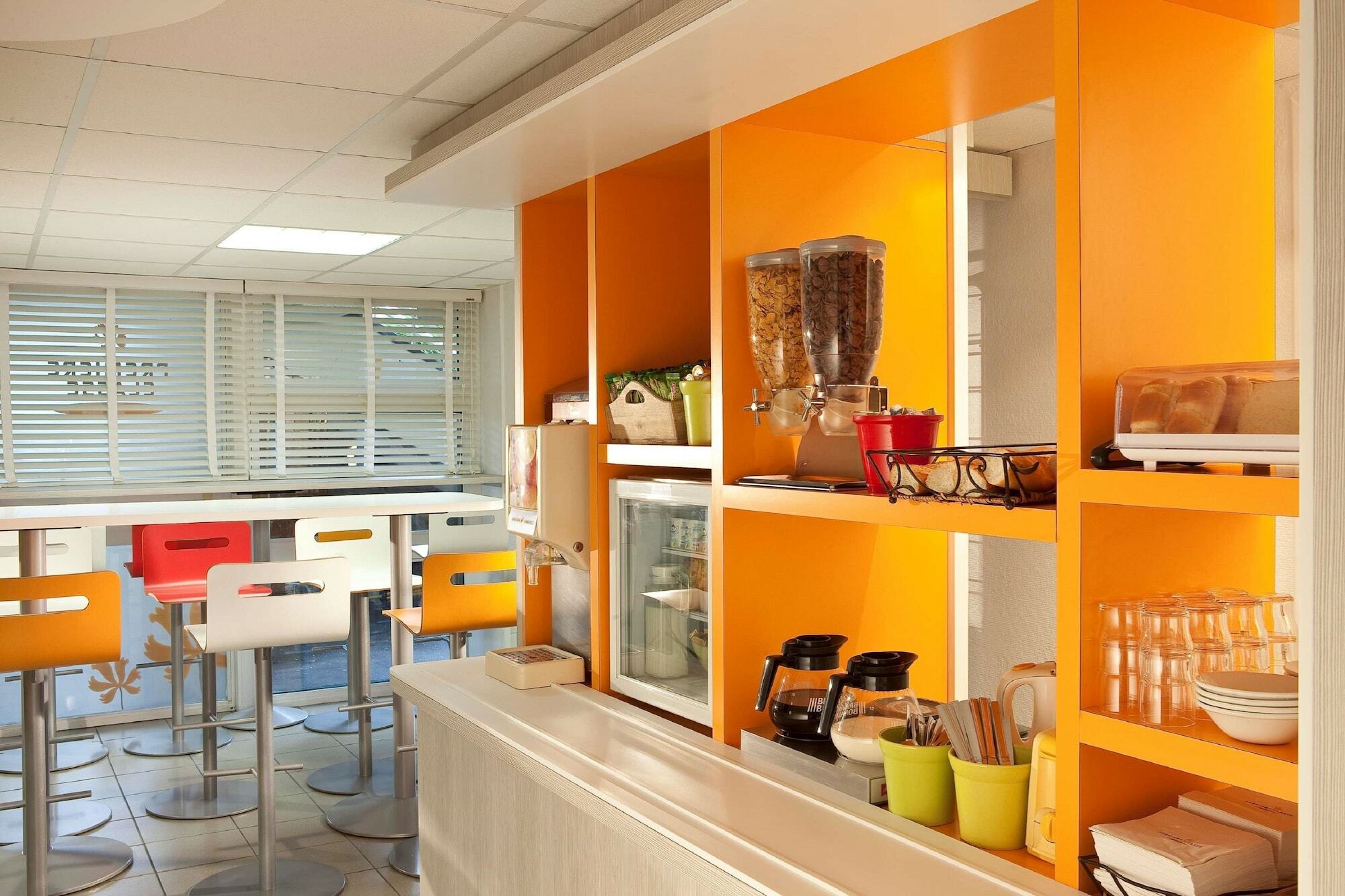 Premiere Classe Valenciennes Ouest Petite Foret Екстериор снимка