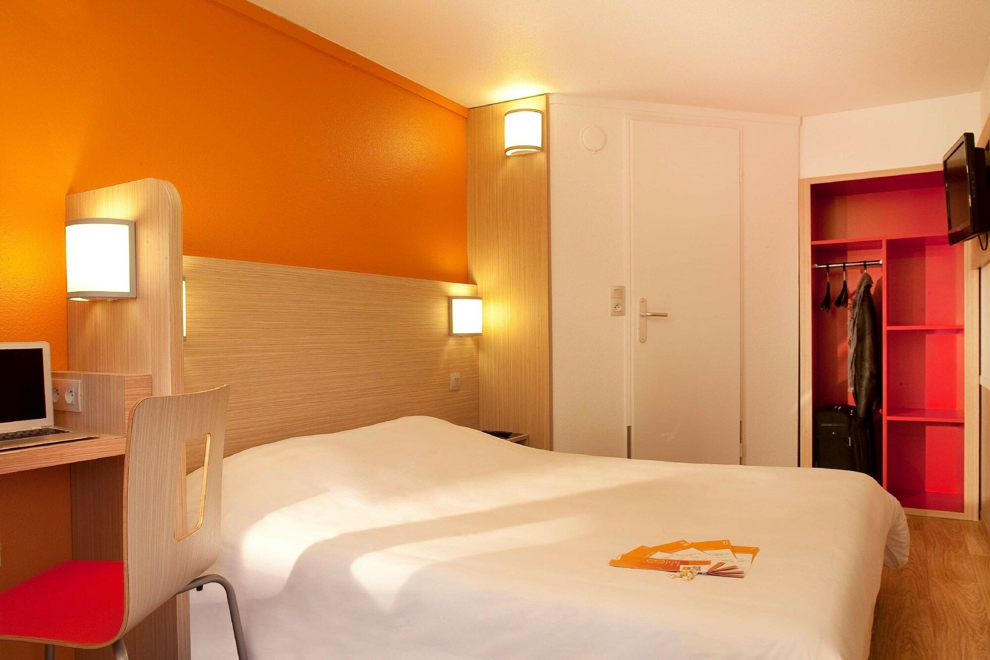 Premiere Classe Valenciennes Ouest Petite Foret Екстериор снимка