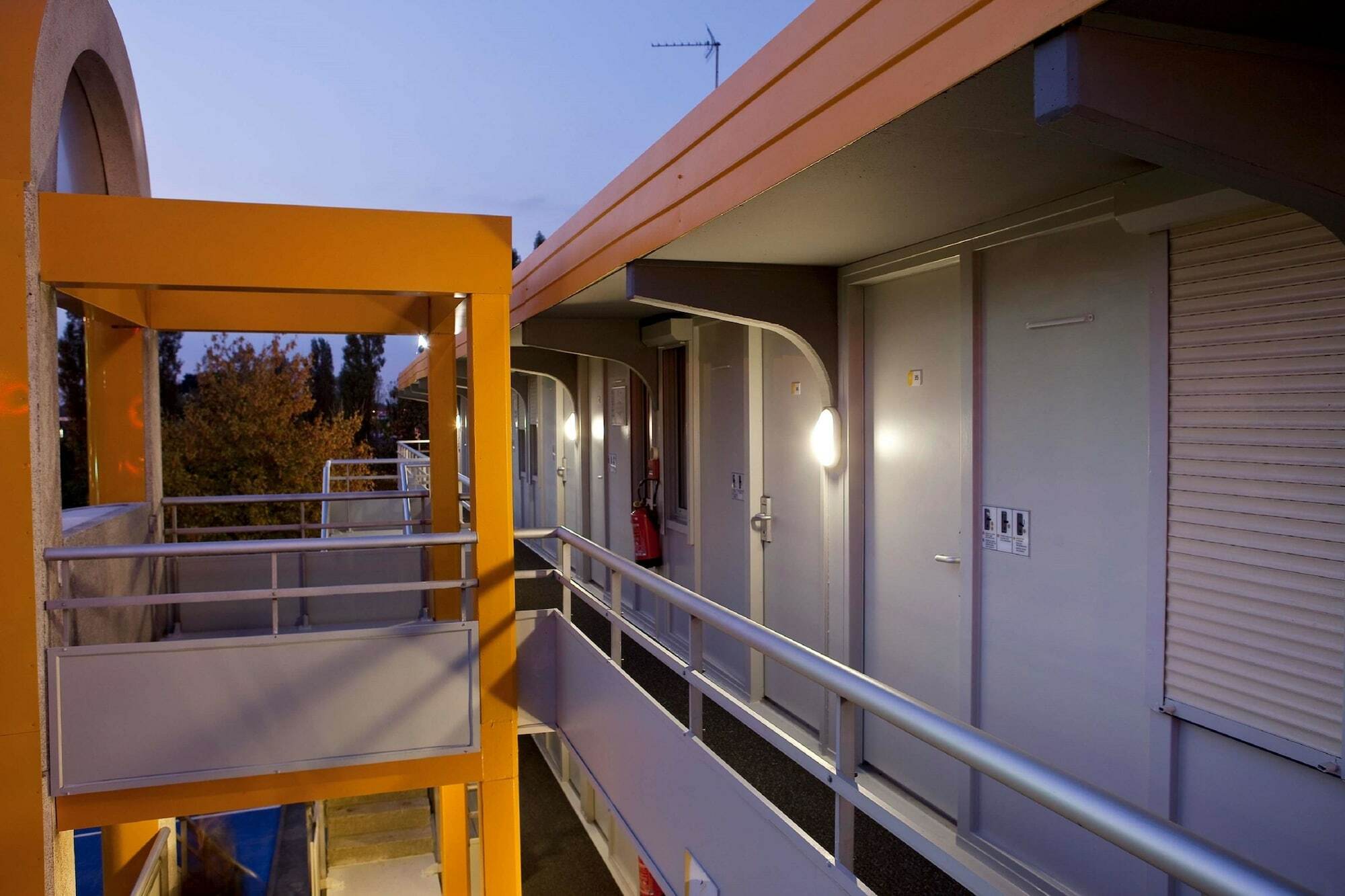 Premiere Classe Valenciennes Ouest Petite Foret Екстериор снимка
