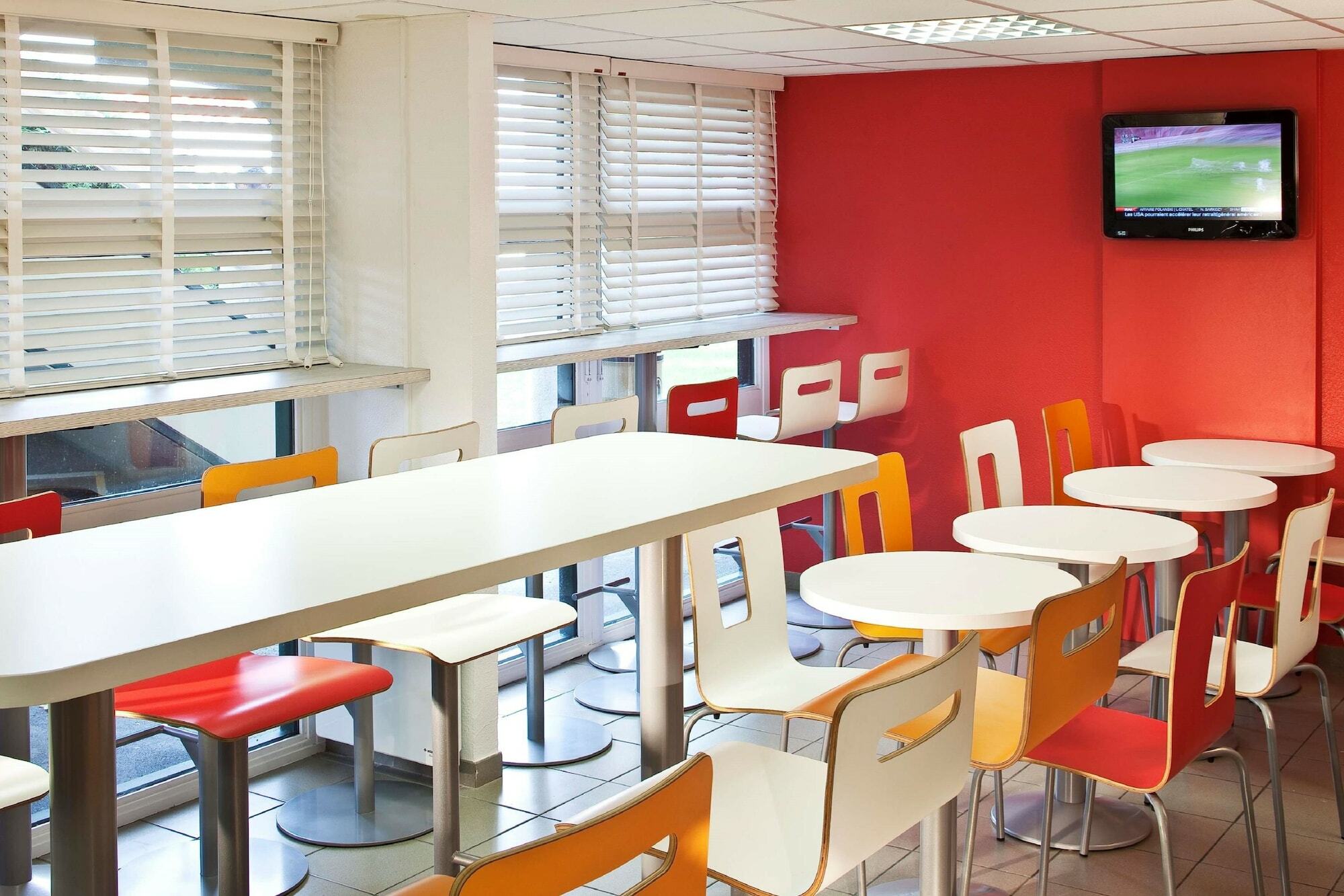 Premiere Classe Valenciennes Ouest Petite Foret Екстериор снимка